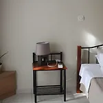 Oneira Vila *