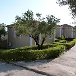 Oneira Vila *